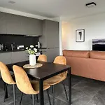 De Luxe 1 A Coucher, Centre Commercial, Piscine Et Fitness Apartment