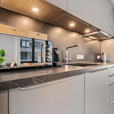 De Luxe 1 A Coucher, Centre Commercial, Piscine Et Fitness Apartman