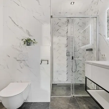 De Luxe 1 A Coucher, Centre Commercial, Piscine Et Fitness *