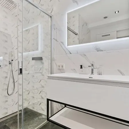 De Luxe 1 A Coucher, Centre Commercial, Piscine Et Fitness